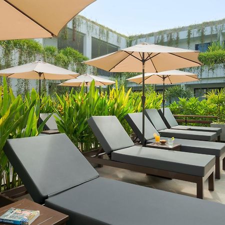 Eightfold Urban Resort เสียมราฐ ภายนอก รูปภาพ Pool Deck