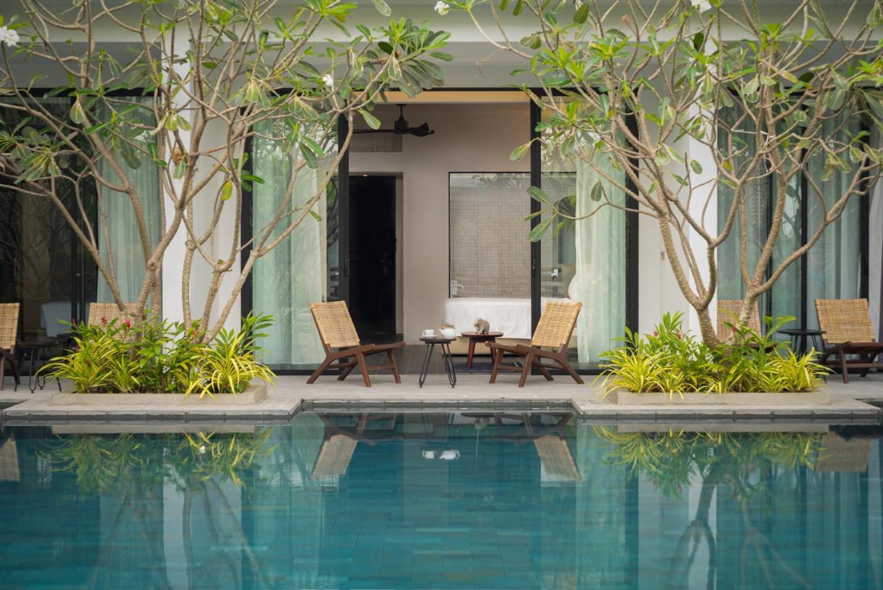 Eightfold Urban Resort เสียมราฐ ภายนอก รูปภาพ The pool at the hotel