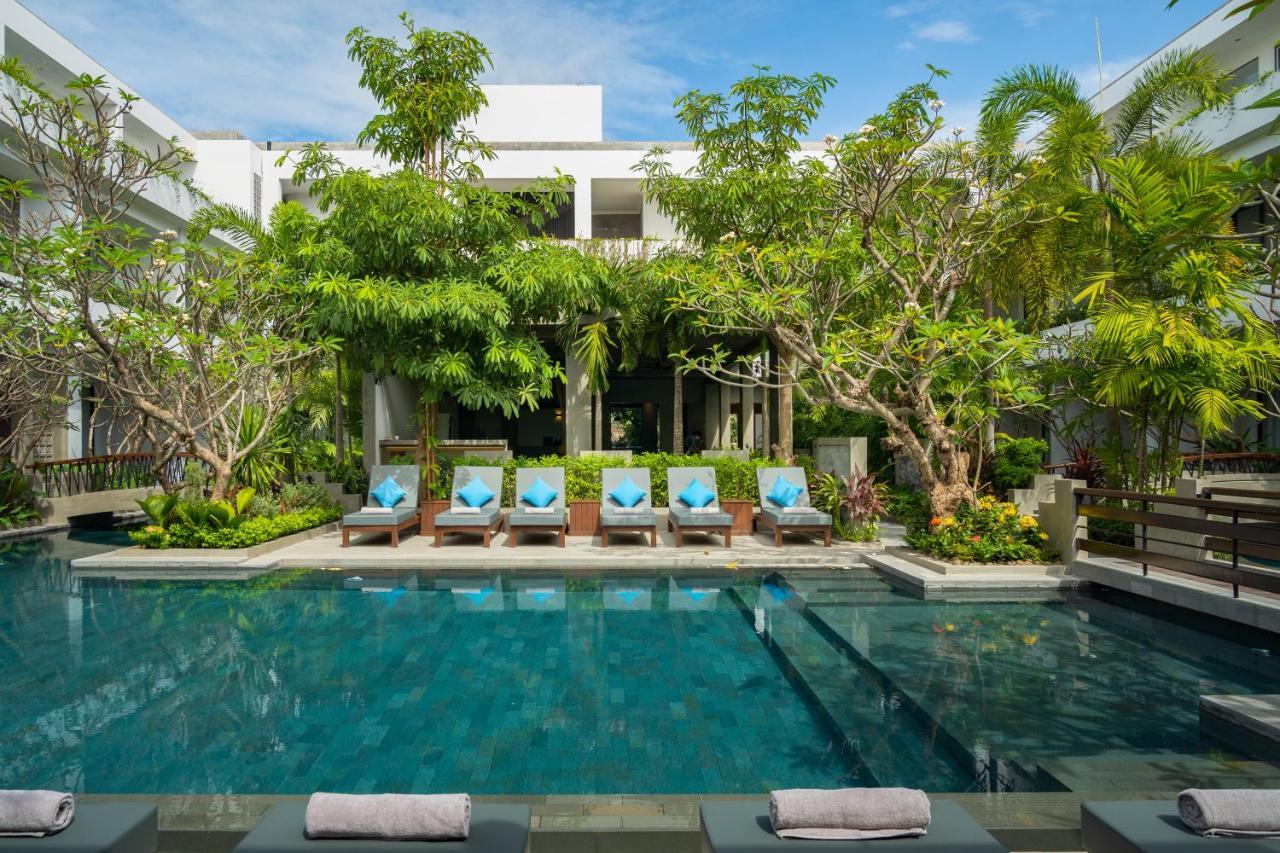 Eightfold Urban Resort เสียมราฐ ภายนอก รูปภาพ The hotel's pool