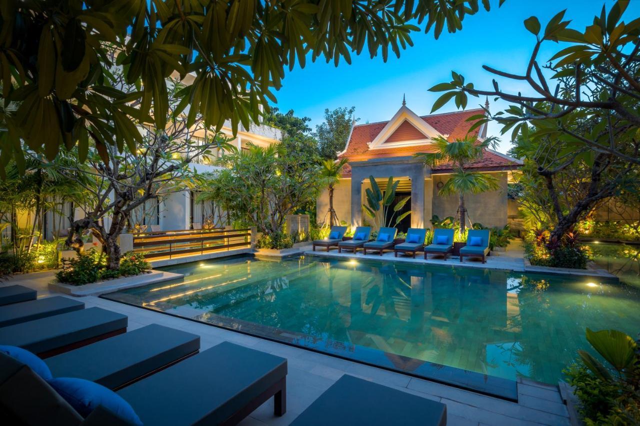 Eightfold Urban Resort เสียมราฐ ภายนอก รูปภาพ The hotel's swimming pool
