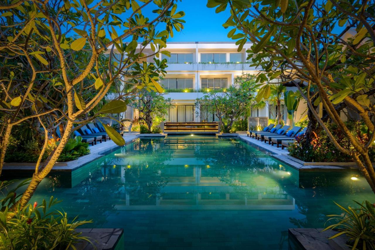 Eightfold Urban Resort เสียมราฐ ภายนอก รูปภาพ The hotel's swimming pool