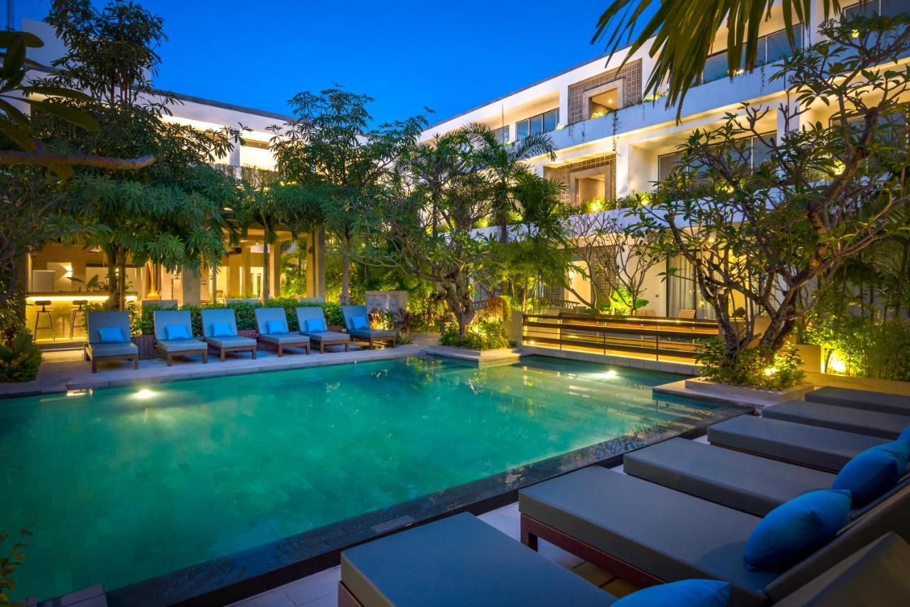Eightfold Urban Resort เสียมราฐ ภายนอก รูปภาพ The hotel's pool