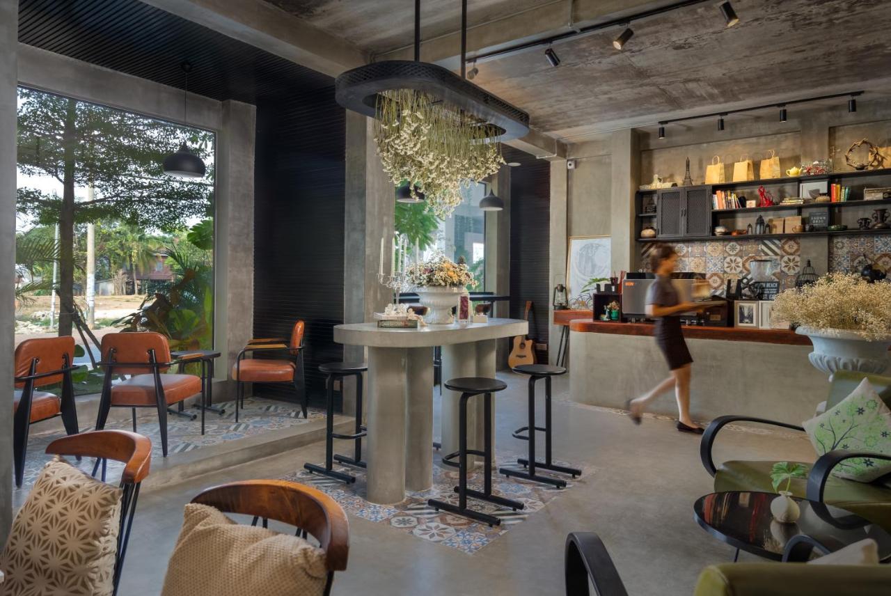 Eightfold Urban Resort เสียมราฐ ภายนอก รูปภาพ Interior of a coffee shop in Bangkok, Thailand