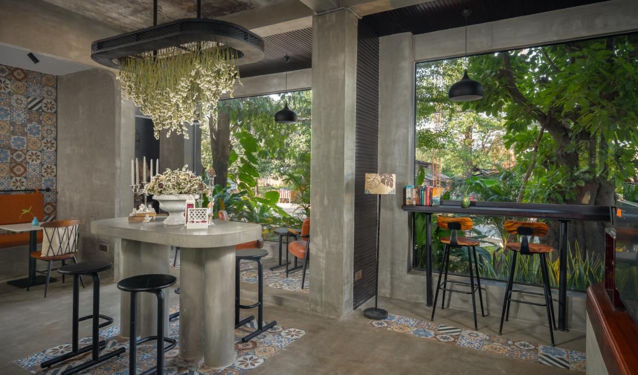 Eightfold Urban Resort เสียมราฐ ภายนอก รูปภาพ The interior of the restaurant