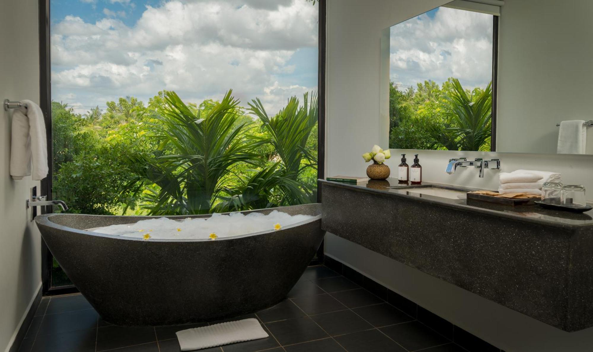 Eightfold Urban Resort เสียมราฐ ภายนอก รูปภาพ Bathroom at the Bvlgari Hotel, Mexico City