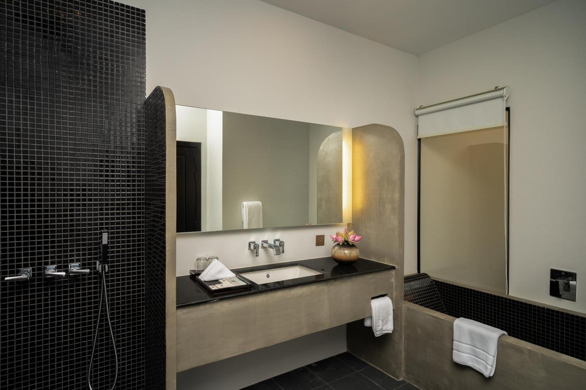 Eightfold Urban Resort เสียมราฐ ห้อง รูปภาพ Bathroom
